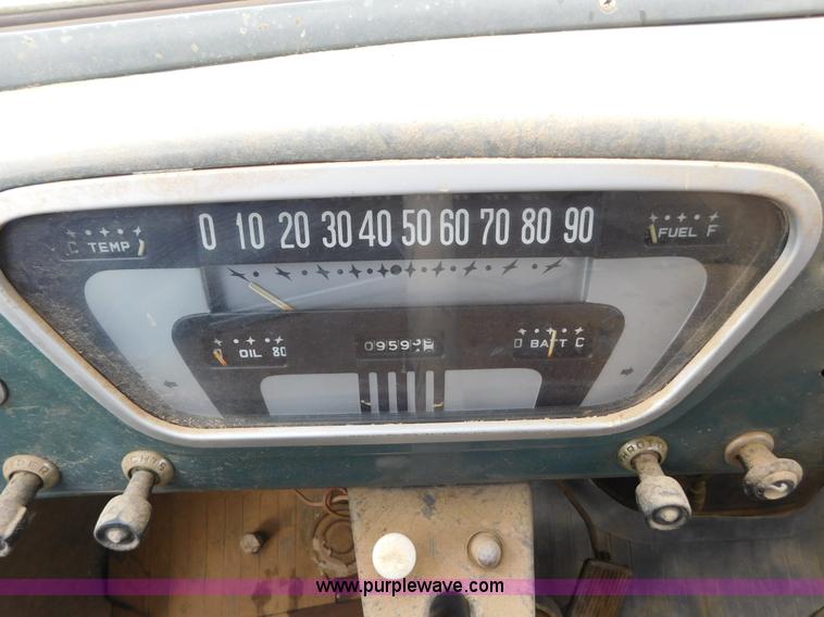 image for item AW9426 1953 Ford F600 fire truck