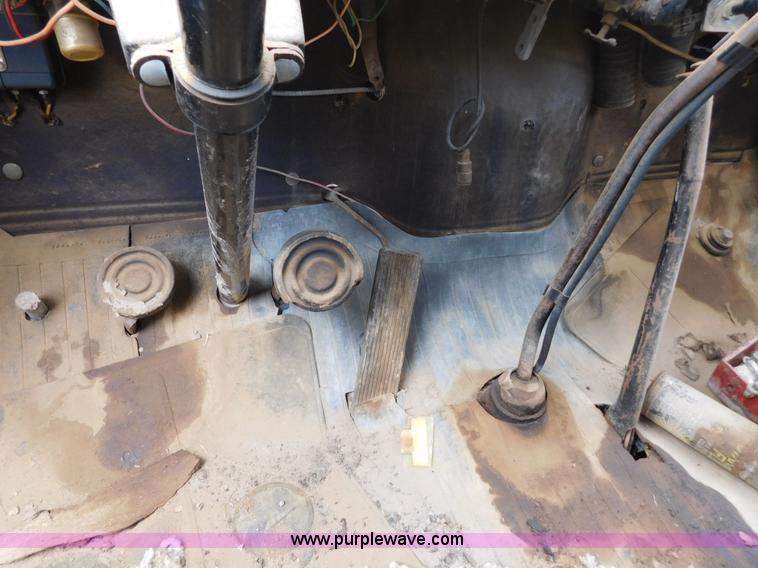 image for item AW9426 1953 Ford F600 fire truck