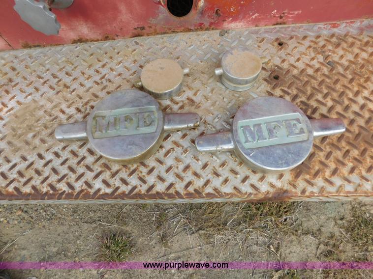 image for item AW9426 1953 Ford F600 fire truck