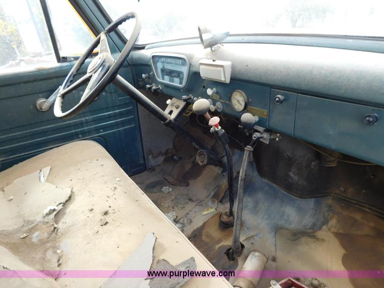 image for item AW9426 1953 Ford F600 fire truck