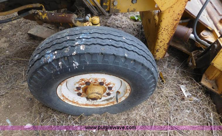 image for item AW9427 Davis Road Runner N623001 trencher
