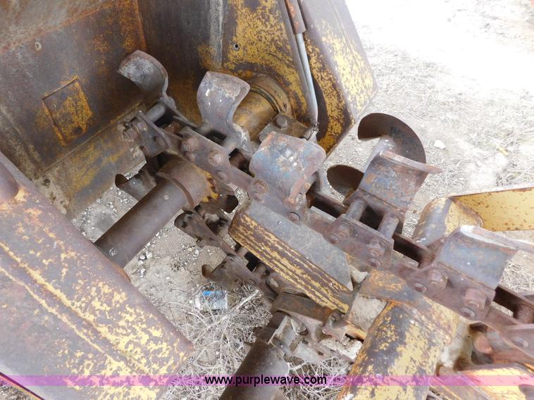 image for item AW9427 Davis Road Runner N623001 trencher