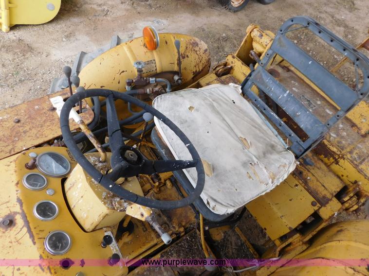 image for item AW9427 Davis Road Runner N623001 trencher