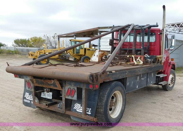 image for item AW9430 1996 Freightliner FL70 flatbed truck