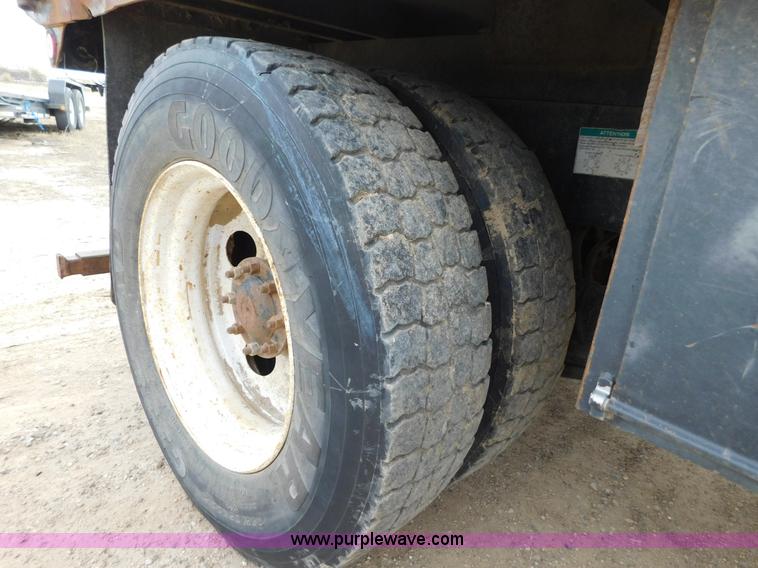 image for item AW9430 1996 Freightliner FL70 flatbed truck