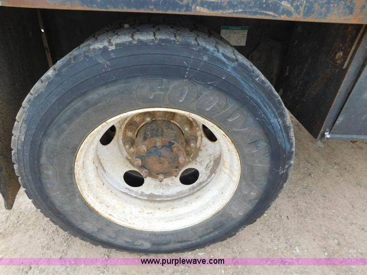 image for item AW9430 1996 Freightliner FL70 flatbed truck