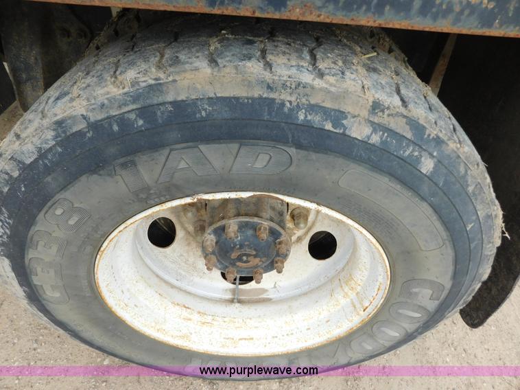 image for item AW9430 1996 Freightliner FL70 flatbed truck