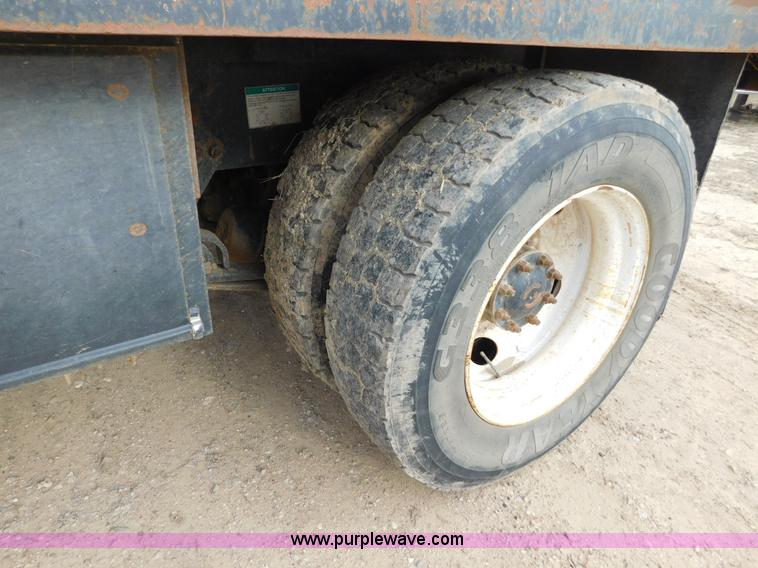 image for item AW9430 1996 Freightliner FL70 flatbed truck