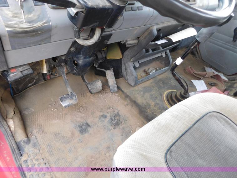 image for item AW9430 1996 Freightliner FL70 flatbed truck