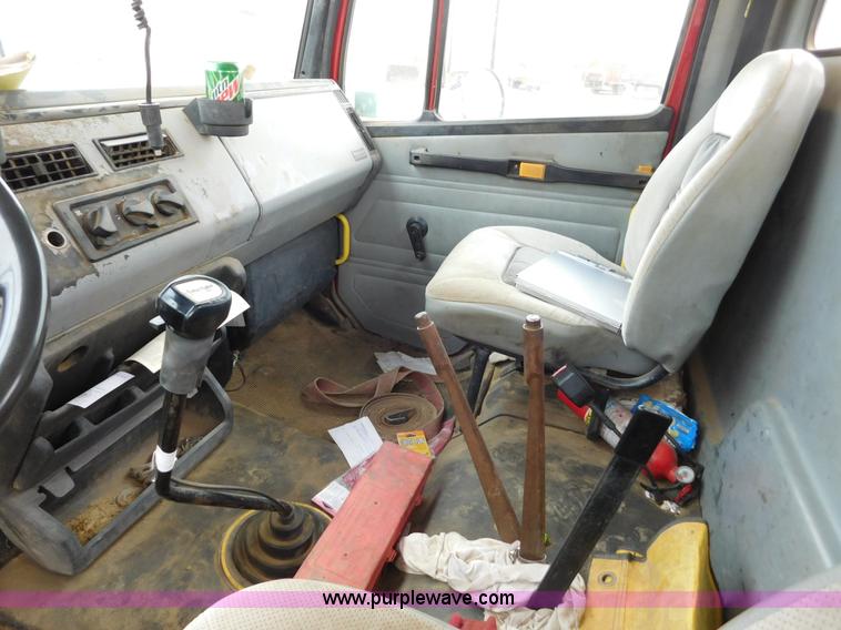 image for item AW9430 1996 Freightliner FL70 flatbed truck