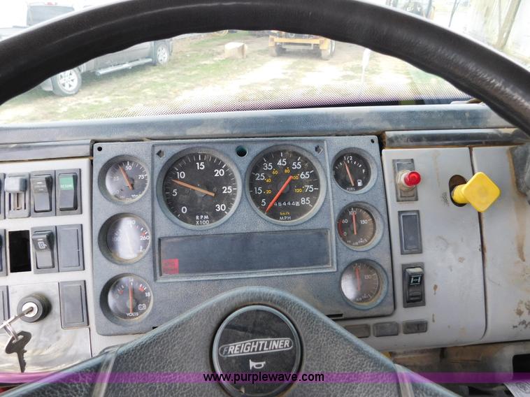 image for item AW9430 1996 Freightliner FL70 flatbed truck