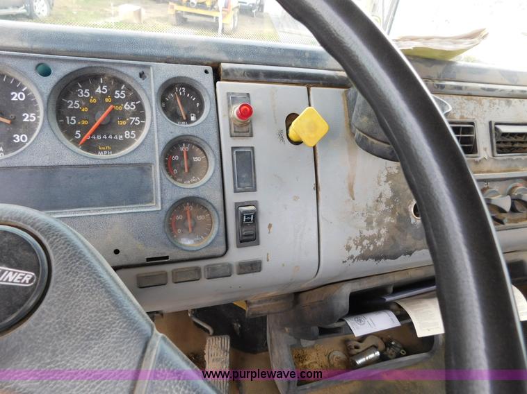 image for item AW9430 1996 Freightliner FL70 flatbed truck