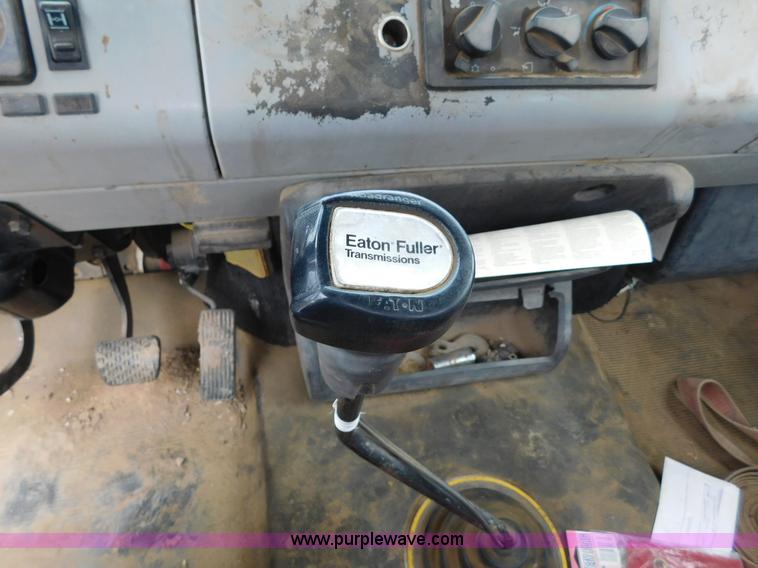 image for item AW9430 1996 Freightliner FL70 flatbed truck