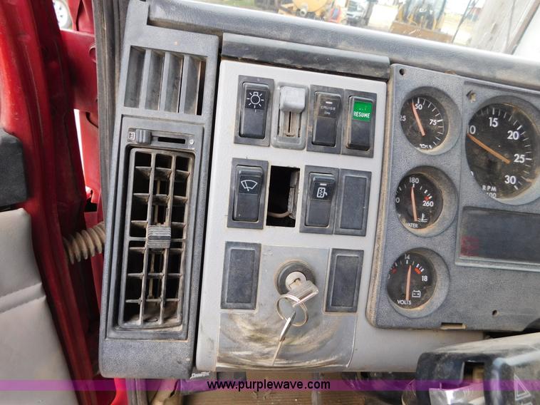 image for item AW9430 1996 Freightliner FL70 flatbed truck