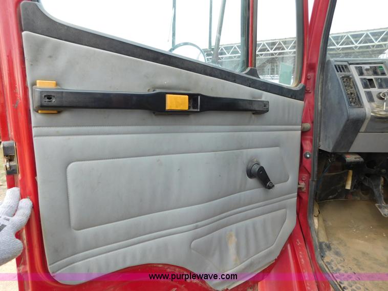 image for item AW9430 1996 Freightliner FL70 flatbed truck