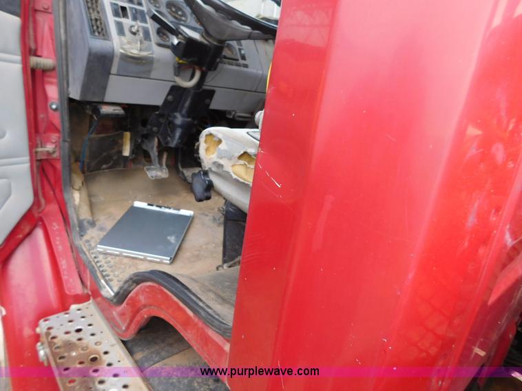 image for item AW9430 1996 Freightliner FL70 flatbed truck