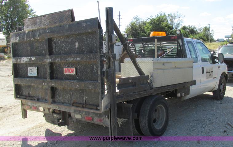 image for item BS9974 2000 Ford F350 Super Duty XL SuperCab flatbed pickup truck