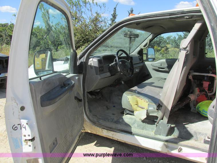 image for item BS9974 2000 Ford F350 Super Duty XL SuperCab flatbed pickup truck