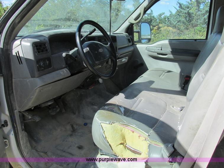 image for item BS9974 2000 Ford F350 Super Duty XL SuperCab flatbed pickup truck