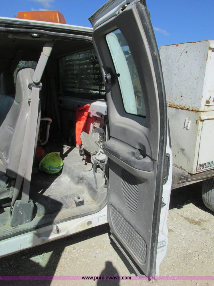 image for item BS9974 2000 Ford F350 Super Duty XL SuperCab flatbed pickup truck