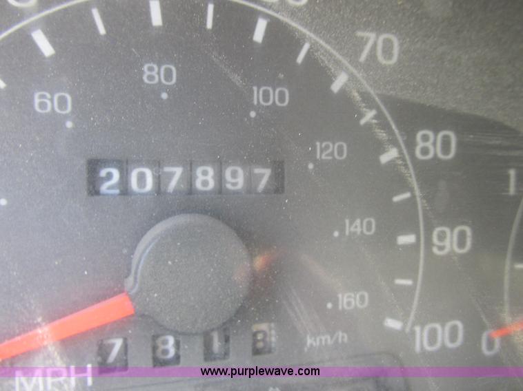 image for item BS9974 2000 Ford F350 Super Duty XL SuperCab flatbed pickup truck