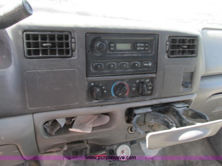 image for item BS9974 2000 Ford F350 Super Duty XL SuperCab flatbed pickup truck