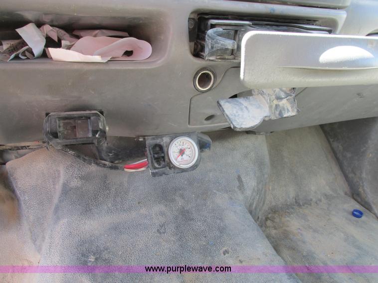 image for item BS9974 2000 Ford F350 Super Duty XL SuperCab flatbed pickup truck