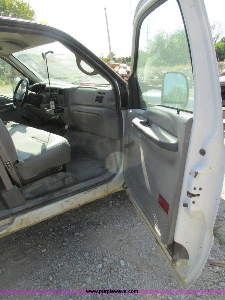 image for item BS9974 2000 Ford F350 Super Duty XL SuperCab flatbed pickup truck