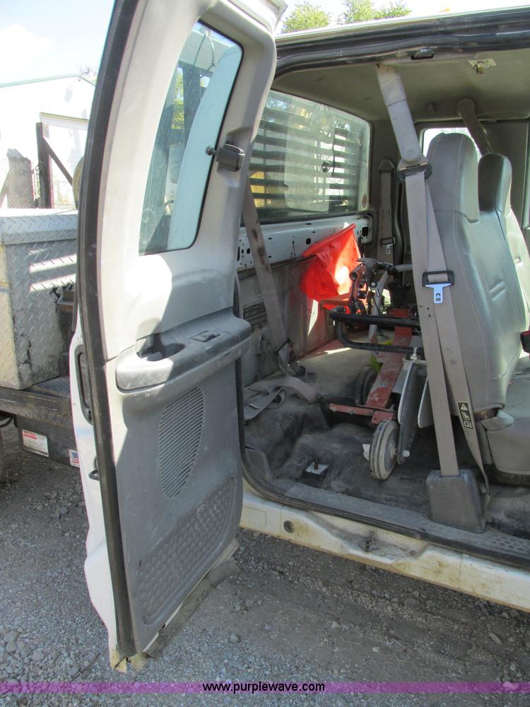 image for item BS9974 2000 Ford F350 Super Duty XL SuperCab flatbed pickup truck