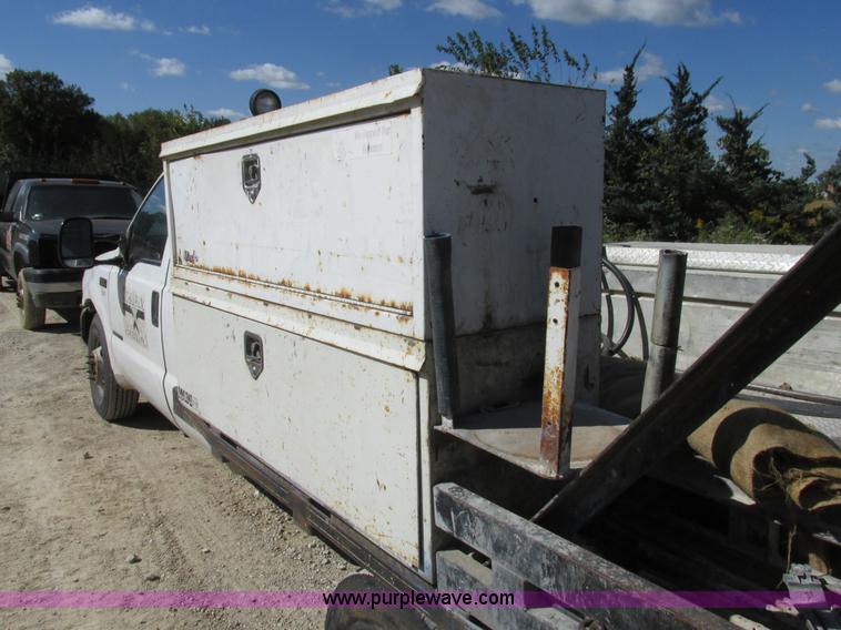 image for item BS9974 2000 Ford F350 Super Duty XL SuperCab flatbed pickup truck