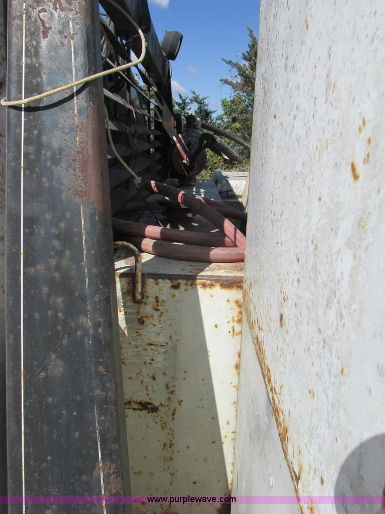 image for item BS9974 2000 Ford F350 Super Duty XL SuperCab flatbed pickup truck