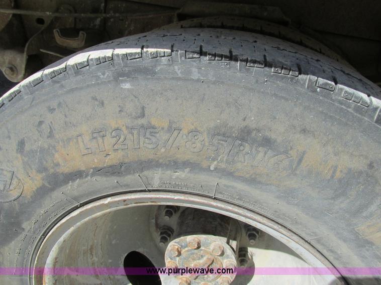 image for item BS9974 2000 Ford F350 Super Duty XL SuperCab flatbed pickup truck