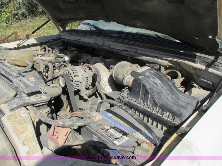 image for item BS9974 2000 Ford F350 Super Duty XL SuperCab flatbed pickup truck