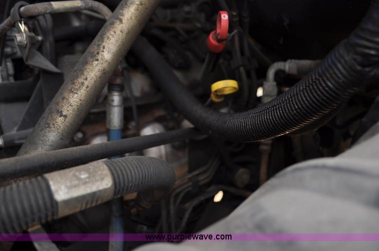 image for item G7021 2006 GMC C6500 truck cab and chassis