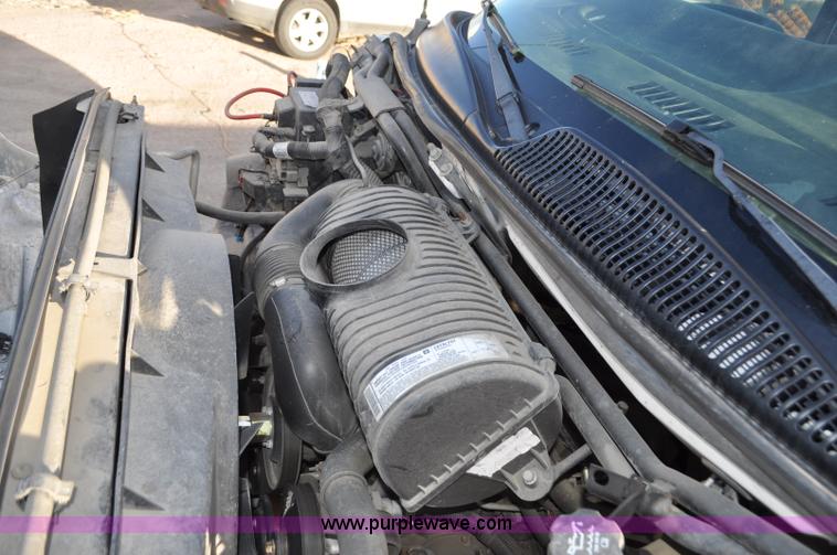 image for item G7021 2006 GMC C6500 truck cab and chassis