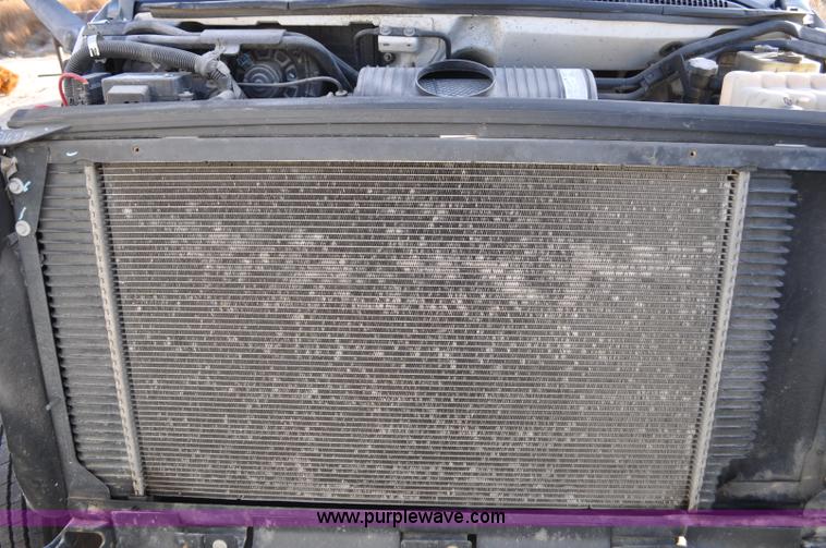 image for item G7021 2006 GMC C6500 truck cab and chassis