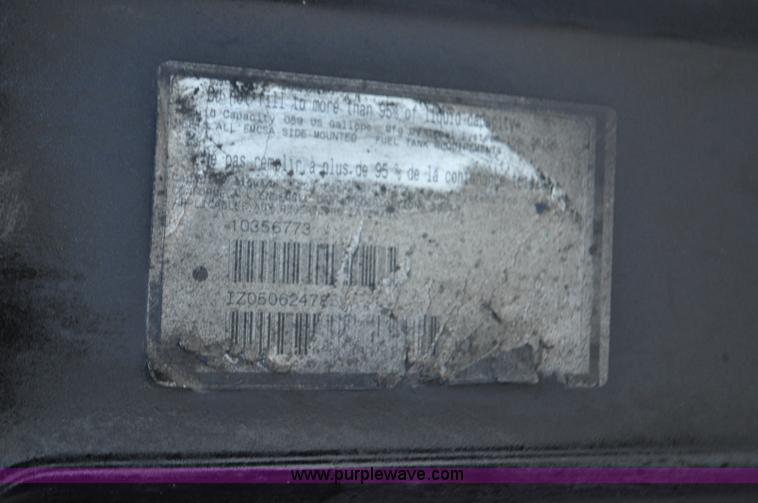 image for item G7021 2006 GMC C6500 truck cab and chassis