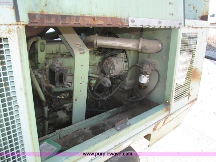 image for item H1028 Sullair 185DPQJD air compressor