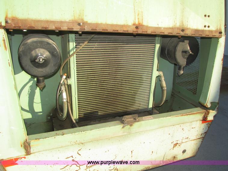 image for item H1028 Sullair 185DPQJD air compressor