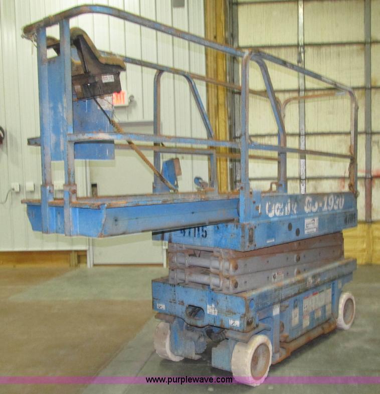 image for item H1029 Genie GS-1930 scissor lift