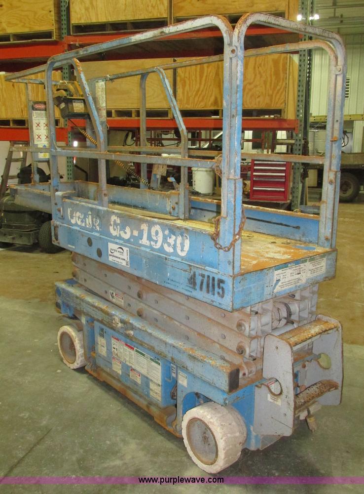 image for item H1029 Genie GS-1930 scissor lift