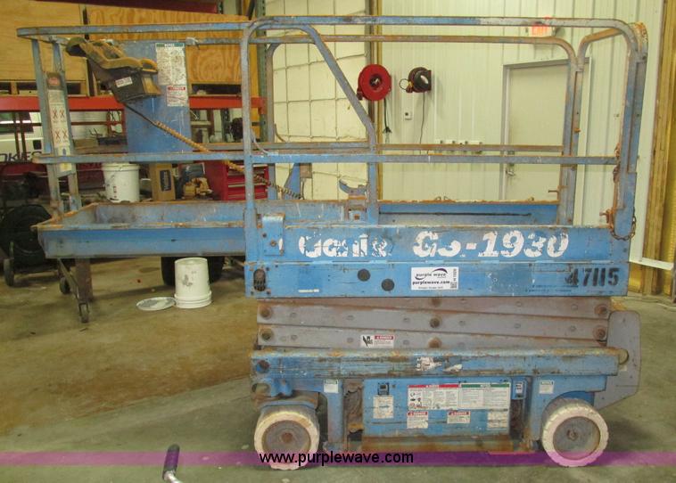 image for item H1029 Genie GS-1930 scissor lift
