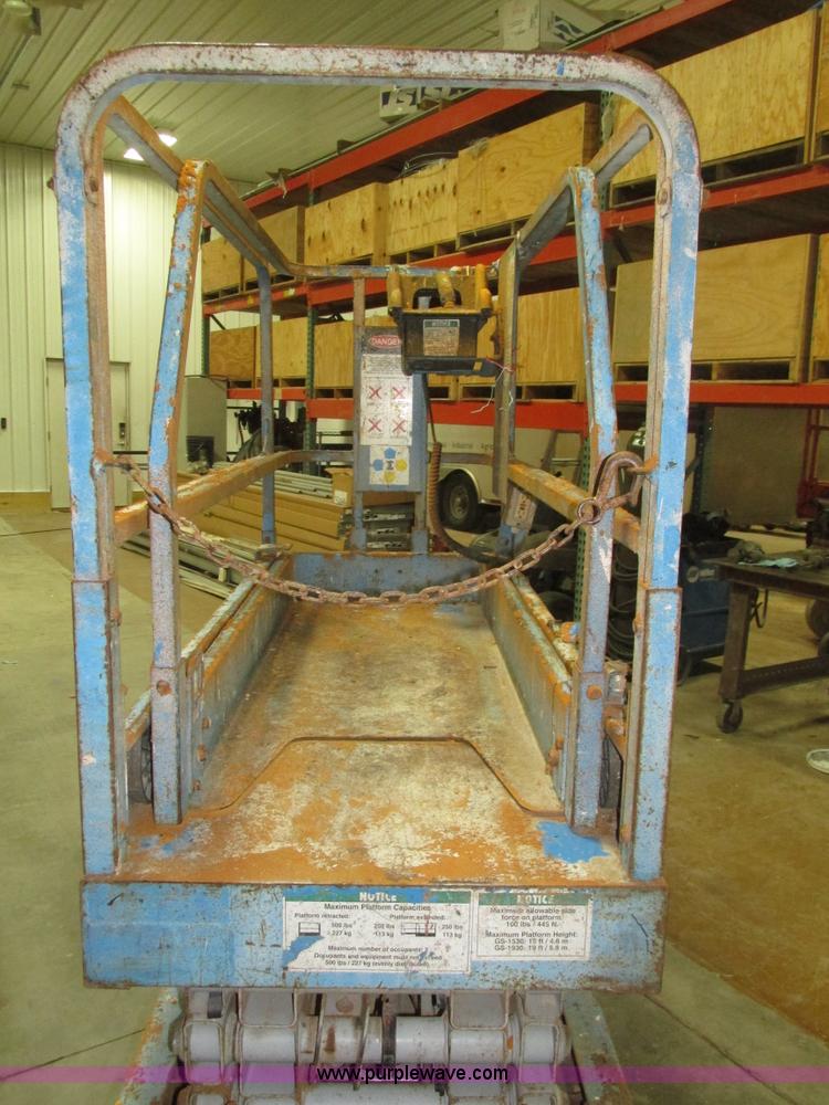 image for item H1029 Genie GS-1930 scissor lift