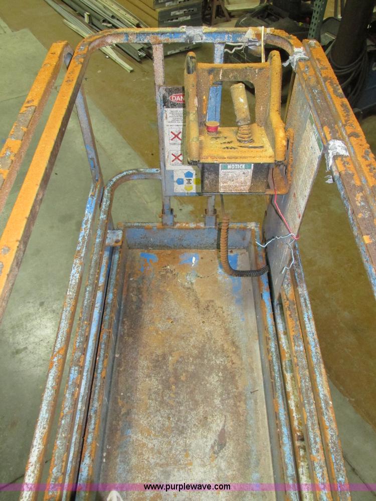 image for item H1029 Genie GS-1930 scissor lift