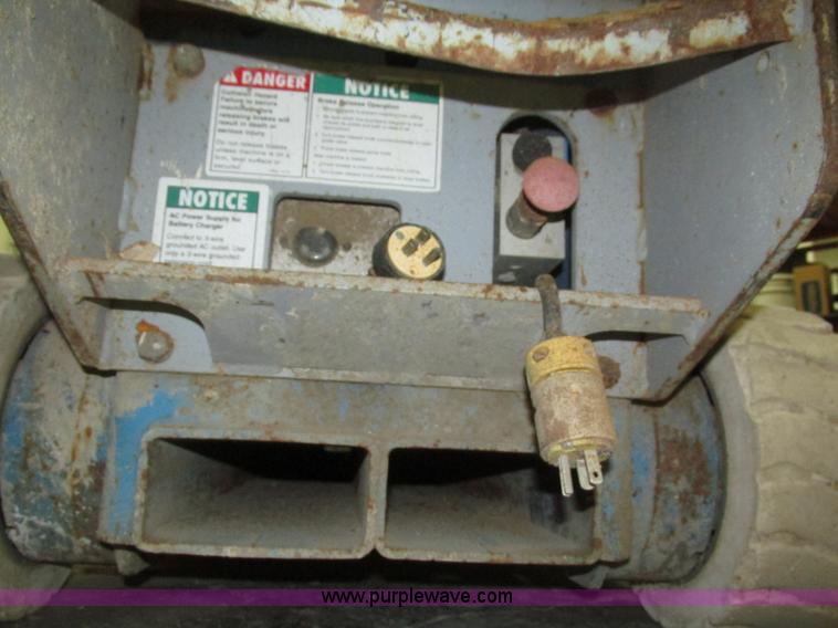 image for item H1029 Genie GS-1930 scissor lift