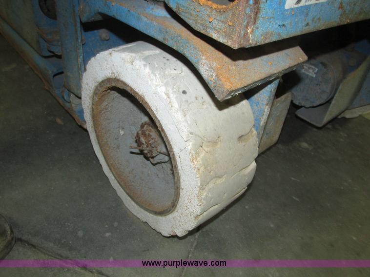 image for item H1029 Genie GS-1930 scissor lift