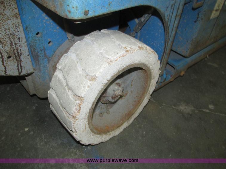 image for item H1029 Genie GS-1930 scissor lift