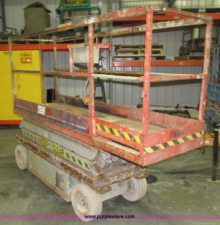 image for item H1030 1999 Skyjack SJIII 3220 scissor lift