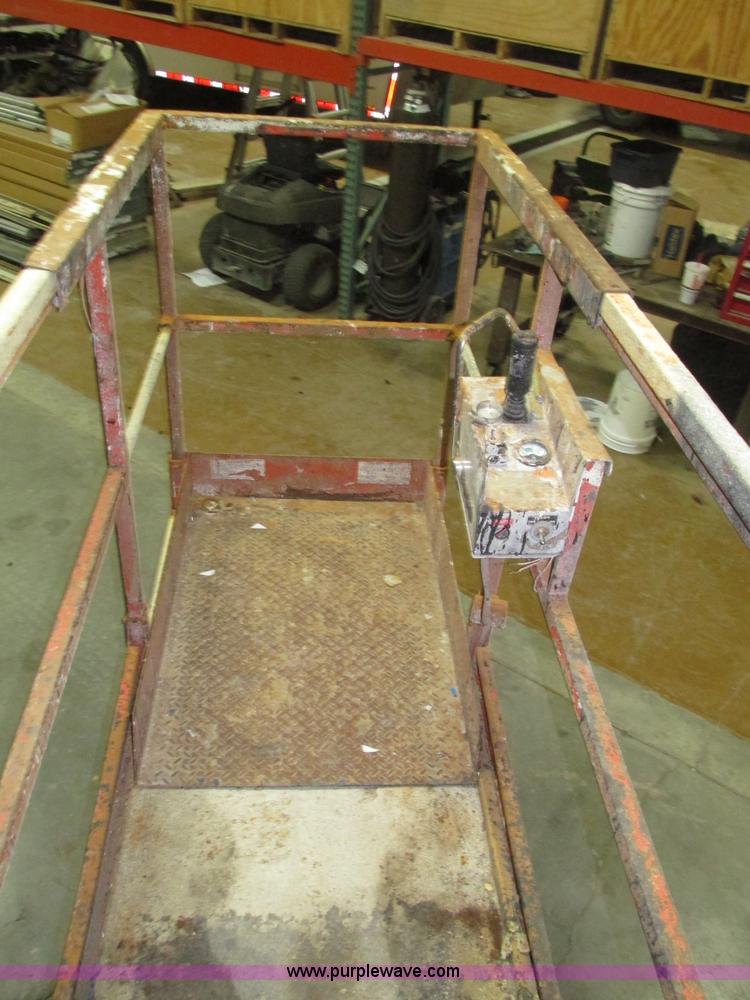image for item H1030 1999 Skyjack SJIII 3220 scissor lift