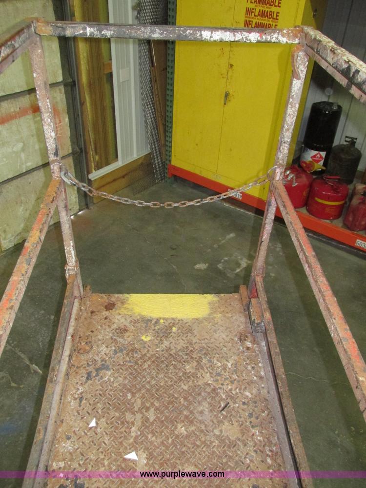 image for item H1030 1999 Skyjack SJIII 3220 scissor lift